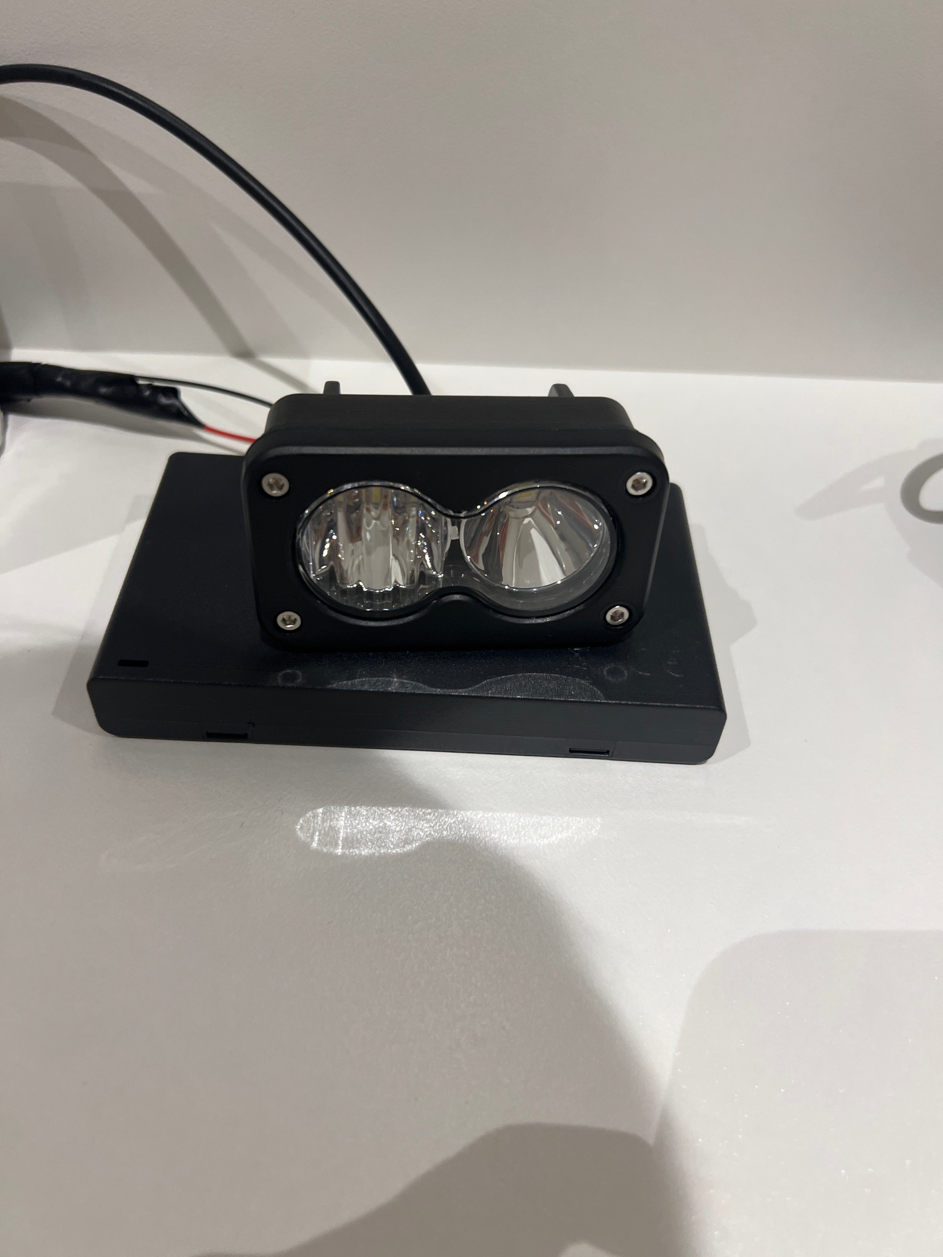 Battery powered baja light